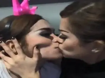 Kisah Intim DJ Yasmin Bersama Rekan Wanita