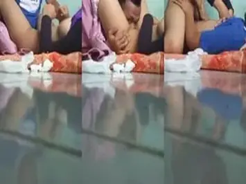 Mahasiswi Cantik Pasrah Digenjot Om Jamal Kasur