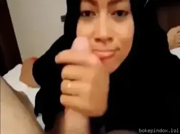 Tante Cantik Sepong Kontol Om Bule Sampe Crott Dalem