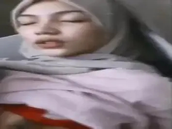 Ukhti Hijab Cantik Pasrah Digenjot Di Toilet