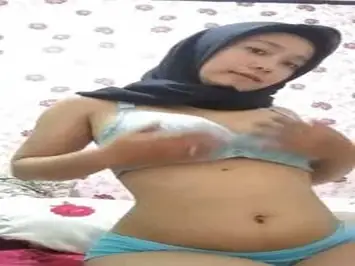 Ukhti Hijab Cantik Sange Pasrah Digenjot Kasur